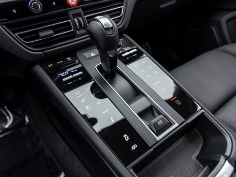 New 2026 Porsche Macan image 37