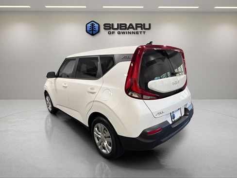 Used 2022 Kia Soul LX FWD image 3