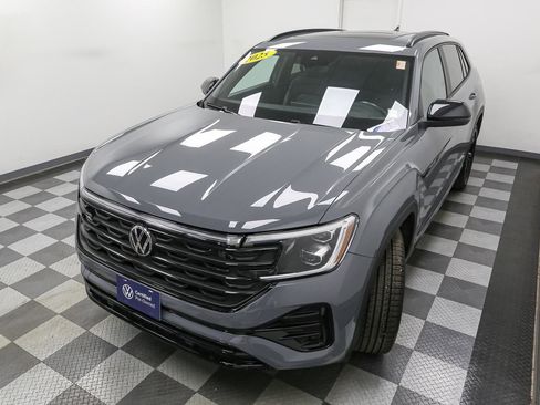 Used 2025 Volkswagen Atlas Cross Sport SEL R-Line image 7