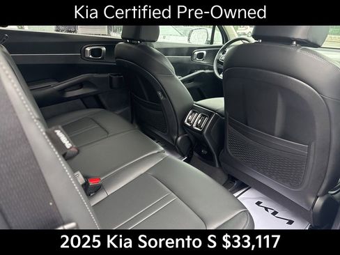 Used 2025 Kia Sorento S FWD image 21