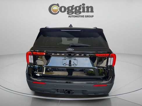 New 2026 Ford Explorer Active RWD image 5