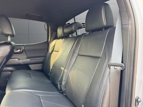 Certified 2020 Toyota Tacoma TRD Sport w/ TRD Premium Sport Package AWD/4WD image 18