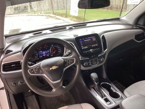Used 2023 Chevrolet Equinox LS w/ LS Convenience Package FWD image 5