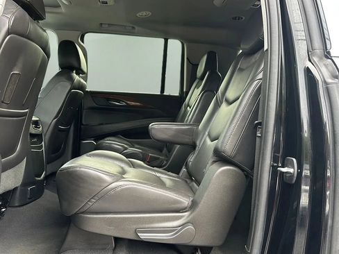 Used 2019 Cadillac Escalade ESV Premium Luxury image 35