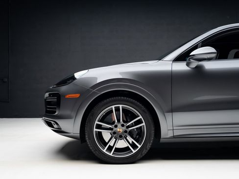 Used 2023 Porsche Cayenne Turbo image 17