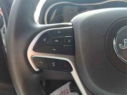 Used 2019 Jeep Grand Cherokee Overland AWD/4WD image 16