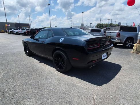 Used 2019 Dodge Challenger SXT RWD image 4