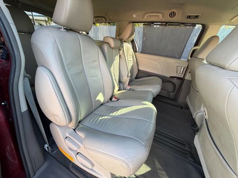 Used 2013 Toyota Sienna XLE image 12