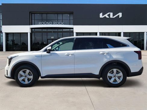 Certified 2025 Kia Sorento LX image 4