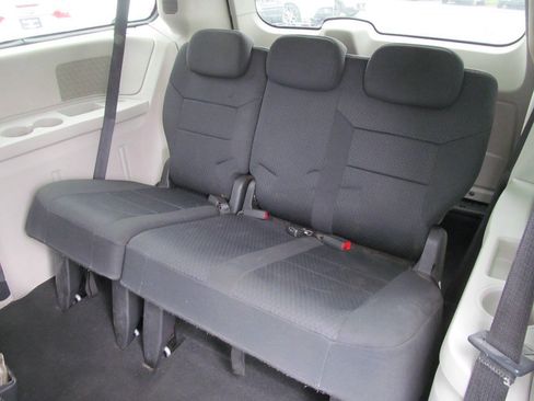 Used 2010 Dodge Grand Caravan SXT FWD image 14