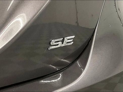 Used 2024 Toyota Camry SE image 9