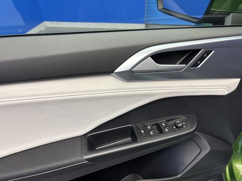 New 2026 Volkswagen Taos SE image 10