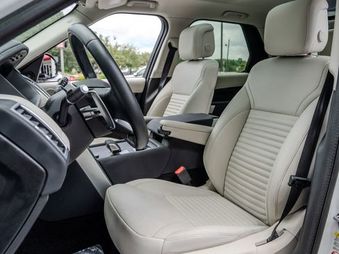 Used 2023 Land Rover Discovery S AWD/4WD image 19