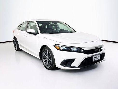 Used 2022 Honda Civic Touring image 3