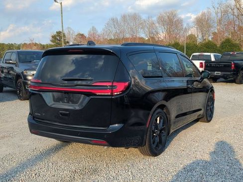New 2026 Chrysler Pacifica Select w/ S Appearance Package FWD image 5