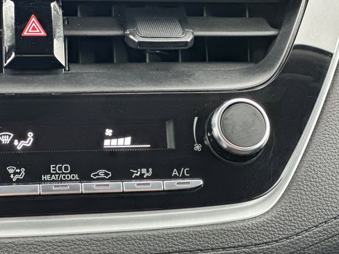 Used 2024 Toyota Corolla Cross LE image 30