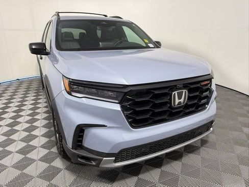 Used 2025 Honda Pilot TrailSport image 8