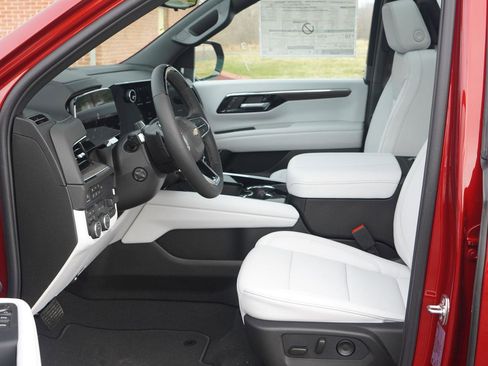 New 2026 Chevrolet Suburban Premier image 25