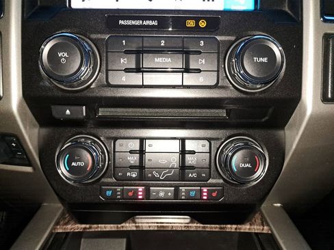 Used 2018 Ford F250 Lariat w/ Lariat Value Package image 22