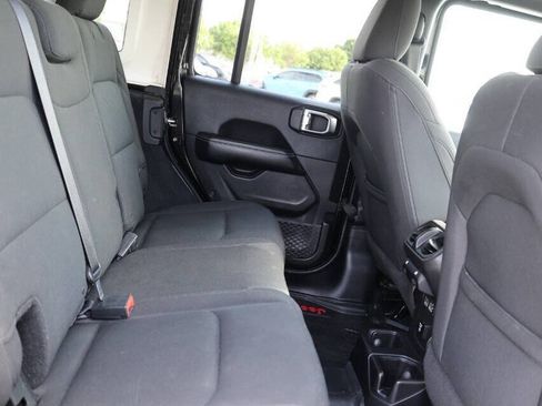 Used 2018 Jeep Wrangler Unlimited Sahara AWD/4WD image 16