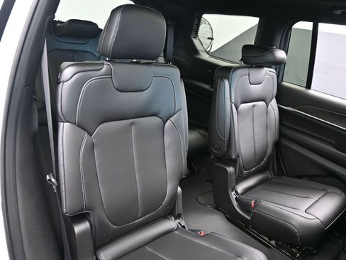 New 2025 Jeep Grand Cherokee L Limited image 39