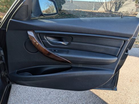 Used 2015 BMW 328i xDrive Sedan w/ Premium Package image 32