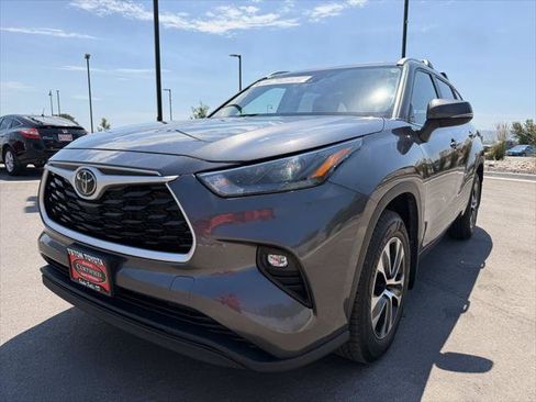 Certified 2024 Toyota Highlander XLE AWD/4WD image 1