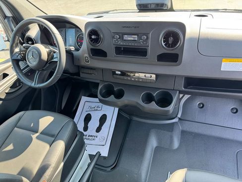 Used 2025 Mercedes-Benz Sprinter 2500 image 12
