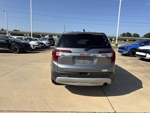 Used 2020 GMC Acadia SLE FWD image 18