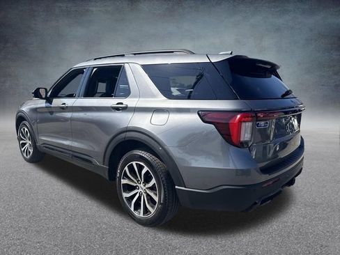 Used 2025 Ford Explorer ST-Line image 11