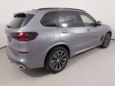 Used 2025 BMW X5 xDrive50e w/ M Sport Package image 9