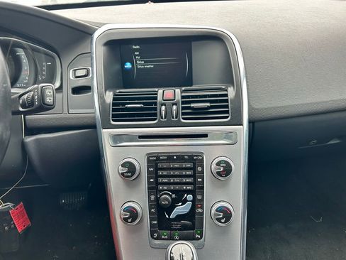 Used 2017 Volvo XC60 T6 Dynamic w/ Preferred Option Package image 24