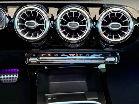 Used 2020 Mercedes-Benz CLA 250 4MATIC image 30