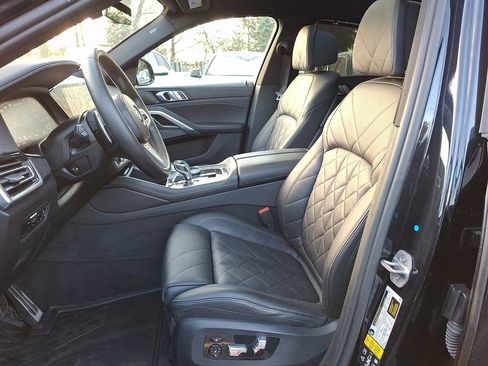 Used 2023 BMW X6 M50i w/ Executive Package image 9
