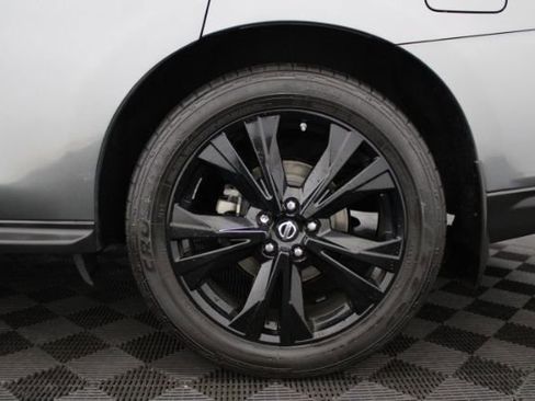 Used 2018 Nissan Pathfinder SL w/ Midnight Edition Package FWD image 8