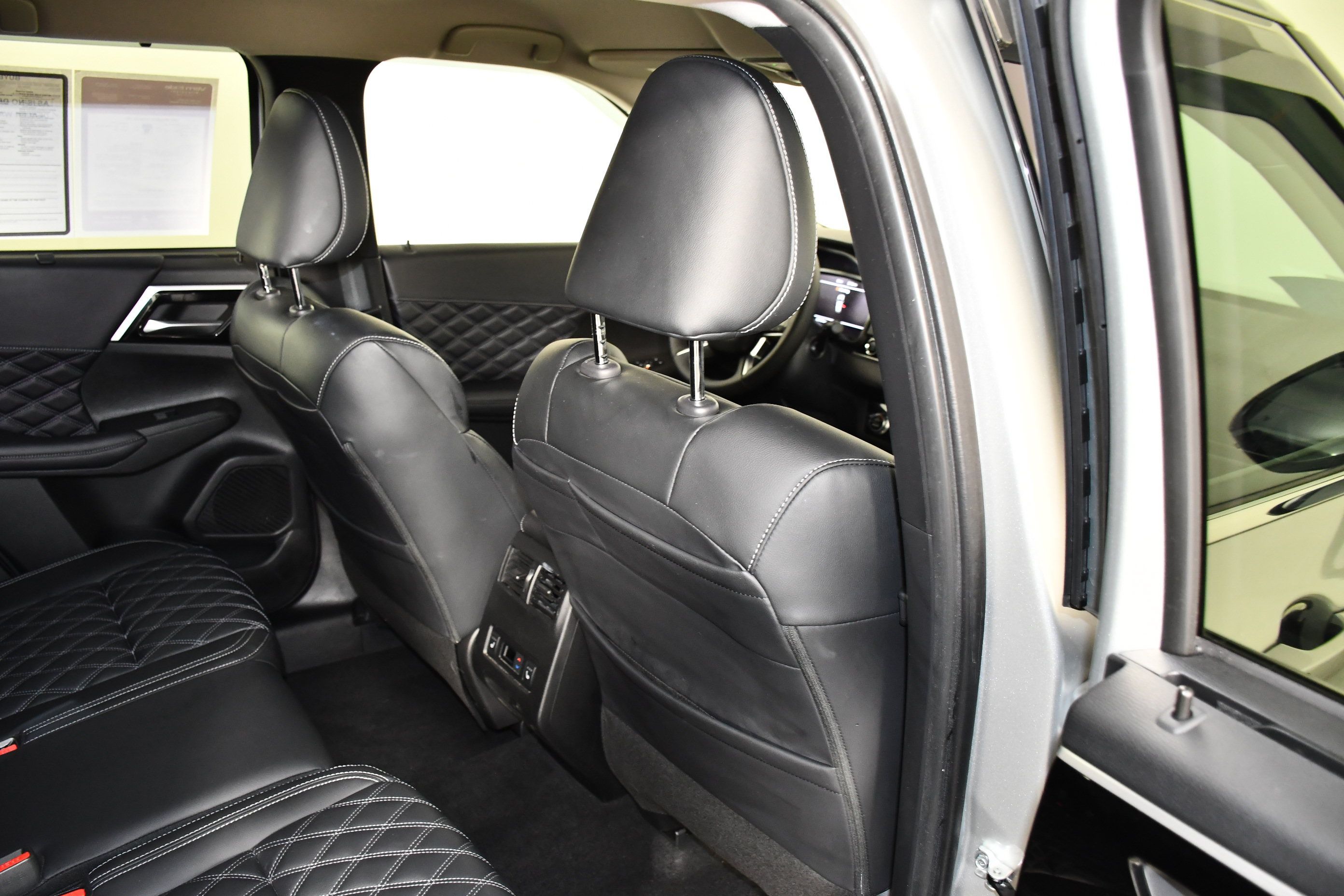Used 2024 Mitsubishi Outlander SEL AWD/4WD image 41