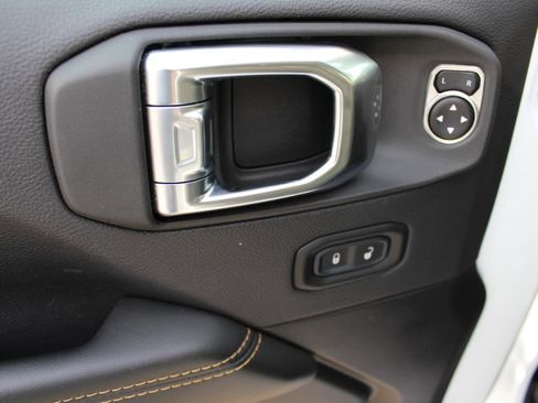 Used 2025 Jeep Wrangler Sahara AWD/4WD image 11