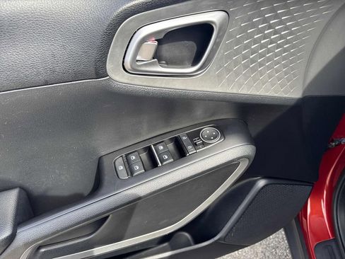 Used 2023 Kia Soul LX w/ LX Technology Package image 10