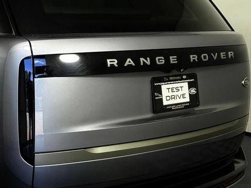 Used 2023 Land Rover Range Rover SE AWD/4WD image 16