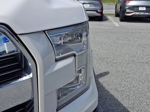 Used 2017 Ford F150 Lariat w/ Equipment Group 502A Luxury AWD/4WD image 9