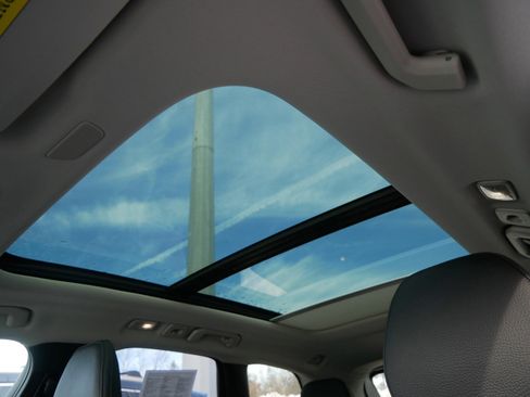 Certified 2025 Volvo XC60 B5 Plus image 28