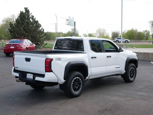 Certified 2024 Toyota Tacoma TRD Off-Road AWD/4WD image 5