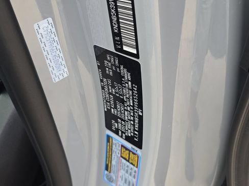 New 2027 Kia Carnival FWD image 33