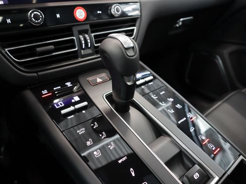 Used 2025 Porsche Macan GTS image 19