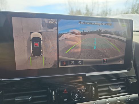 New 2026 Nissan Pathfinder SL image 24