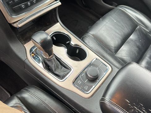 Used 2017 Jeep Grand Cherokee Limited image 34