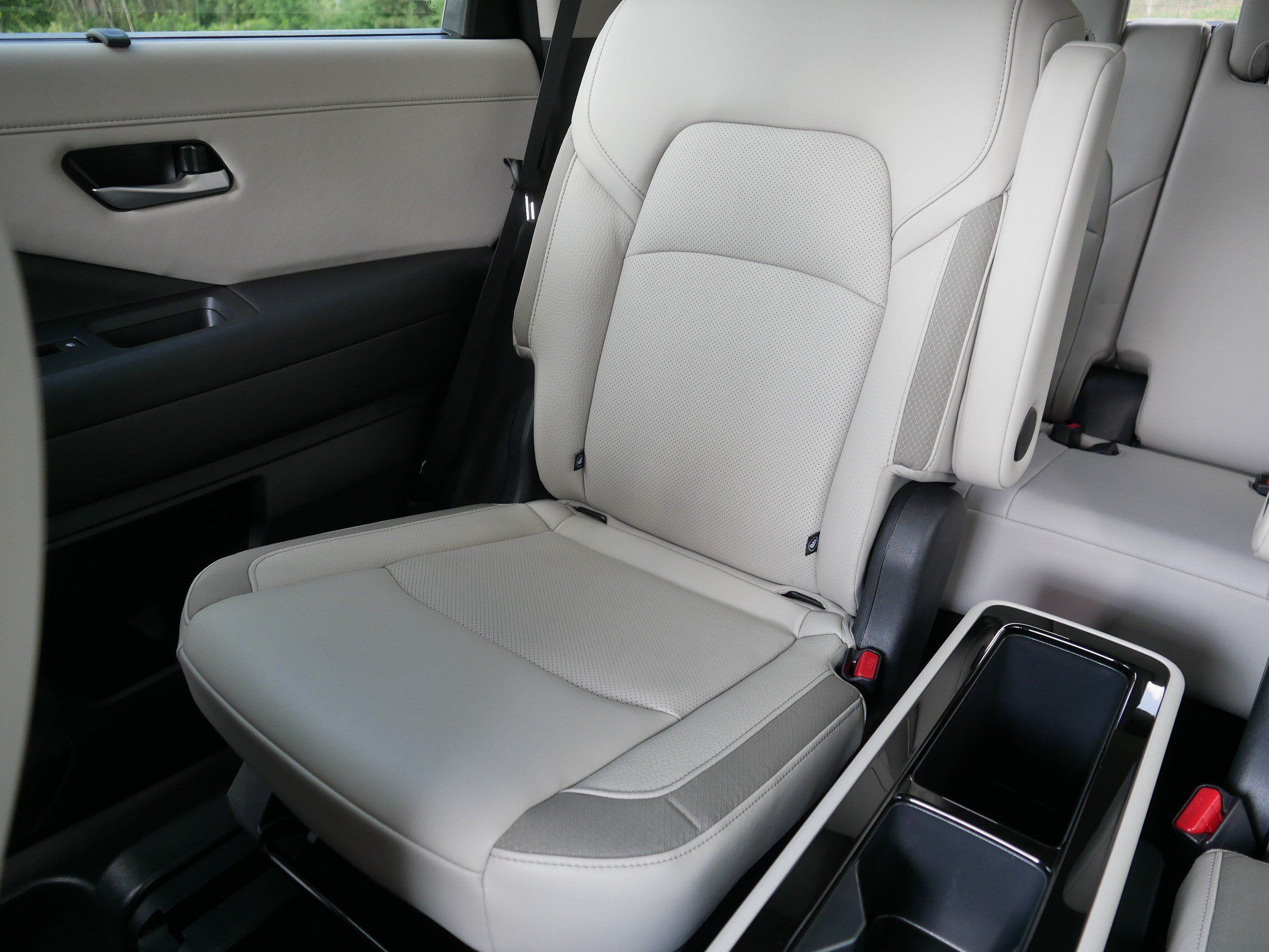 Certified 2026 Nissan Pathfinder SL w/ SL Premium Package AWD/4WD image 12