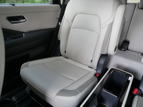 Certified 2026 Nissan Pathfinder SL w/ SL Premium Package AWD/4WD image 12