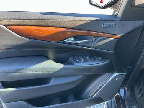 Used 2018 Cadillac Escalade ESV Luxury image 7