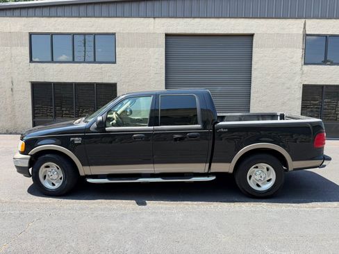 Used 2003 Ford F150 Lariat RWD image 3